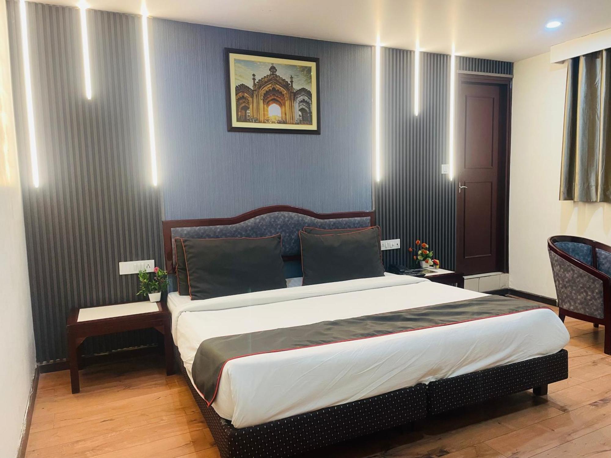 לקנאו The Royal Presidency Inn מראה חיצוני תמונה